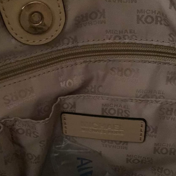 Authentic Michael kors handbag - Picture 5 of 9